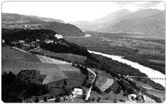 Rosental, Hollenburg, im Hintergrund Maria Rain. 1942 Rosental, Hollenburg, im Hintergrund Maria Rain. 1942